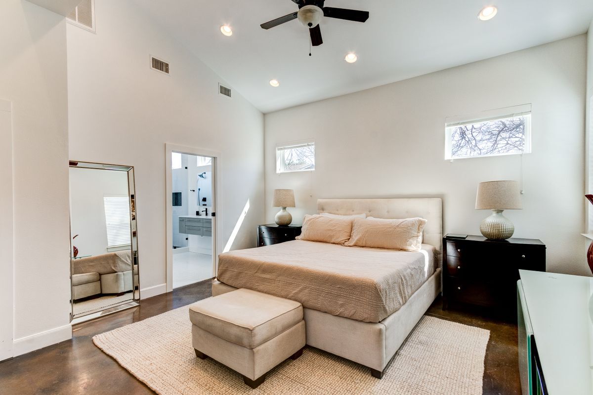 Building Photo - 2715 Zaragosa St