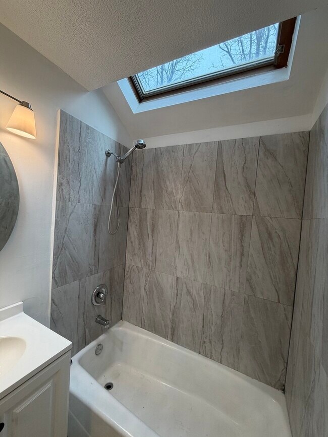 Building Photo - 215 Fuller Rd