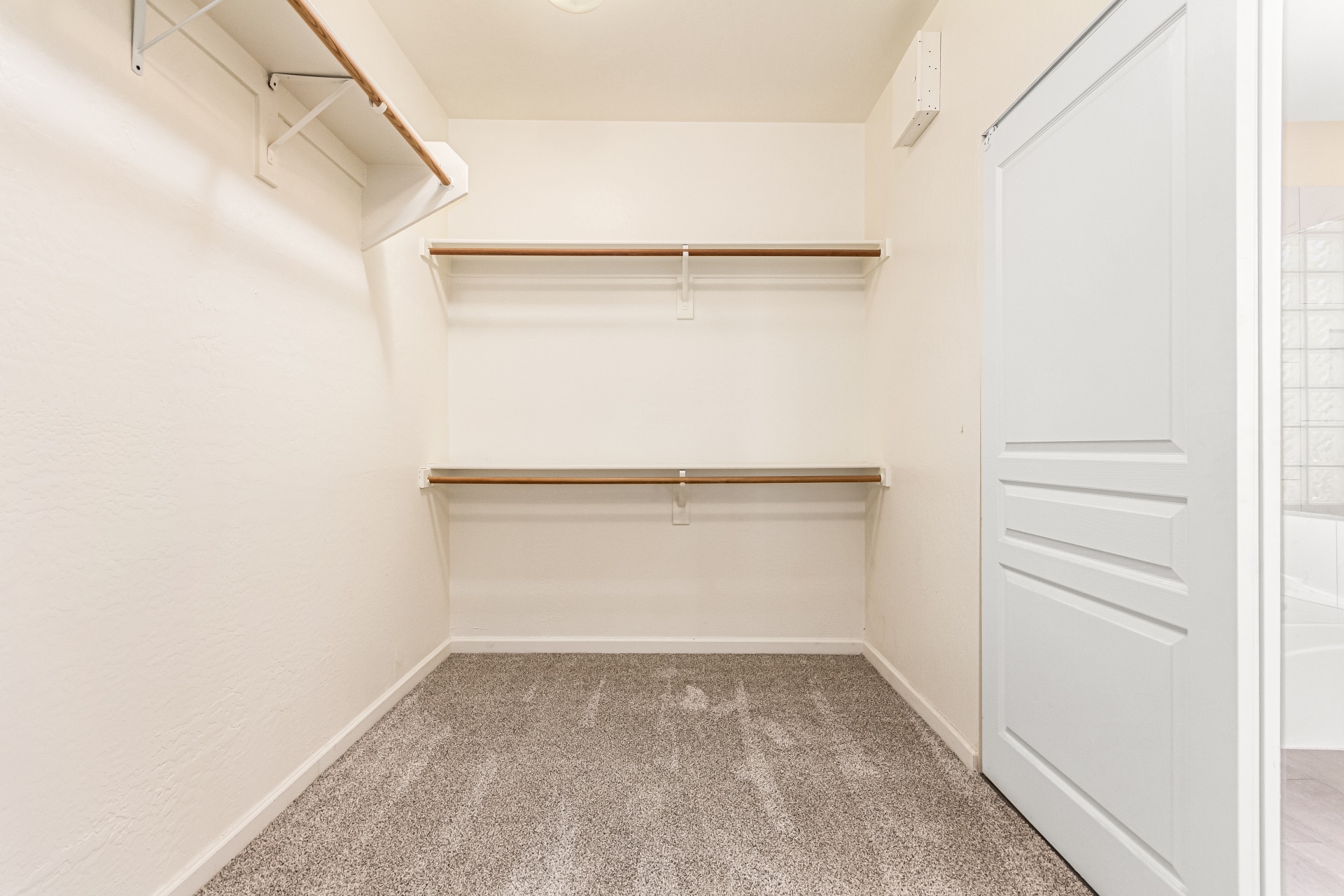 Building Photo - 6804 W Lone Cactus Dr