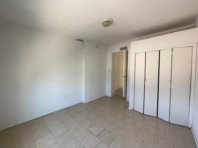 br2 - 3315 E Missouri Ave