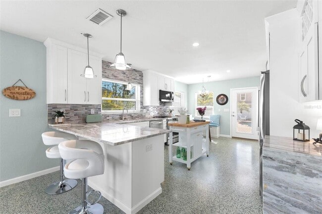 Building Photo - 108 11th Ave