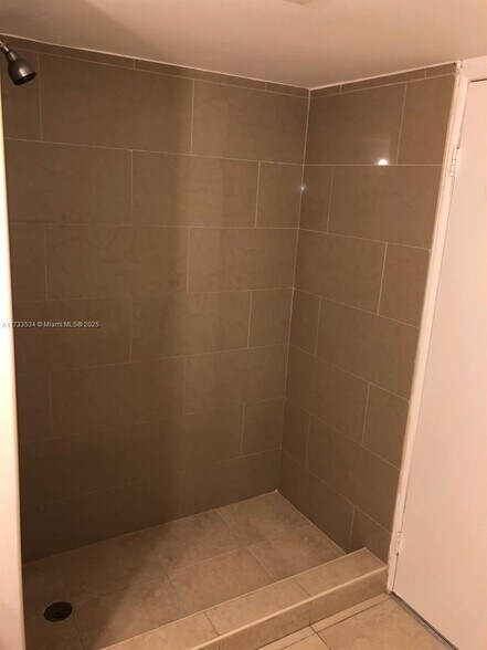 Building Photo - 2660 W 76th St