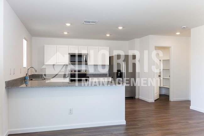 Building Photo - Brand New Beautiful Large Single Story Home