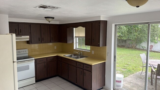 Building Photo - 6403 Eric Dr