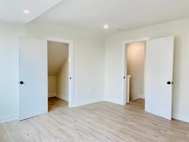 Building Photo - 1733 W 29th St