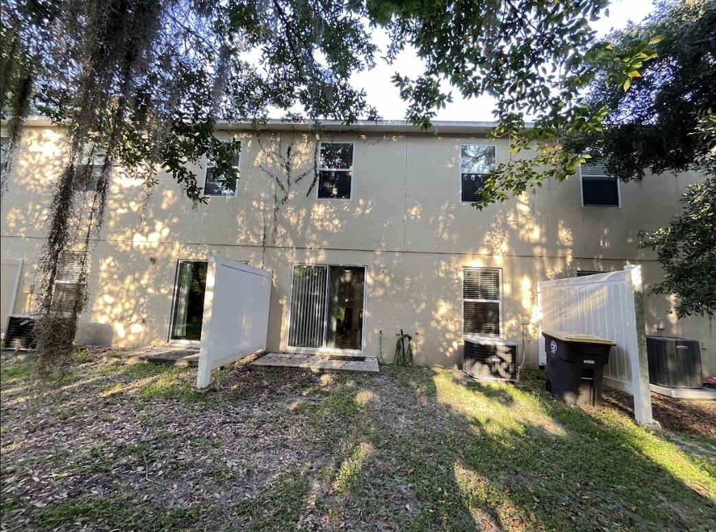 Building Photo - 8265 Halls Hammock Ct