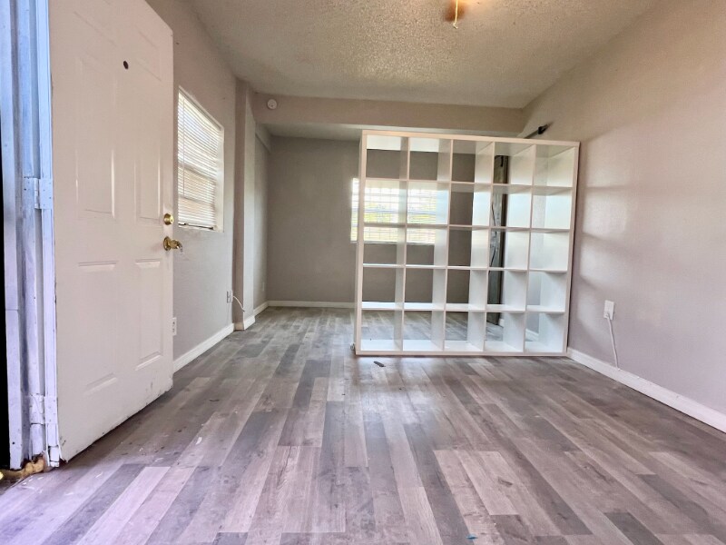 Building Photo - 4494 Weldon Pl