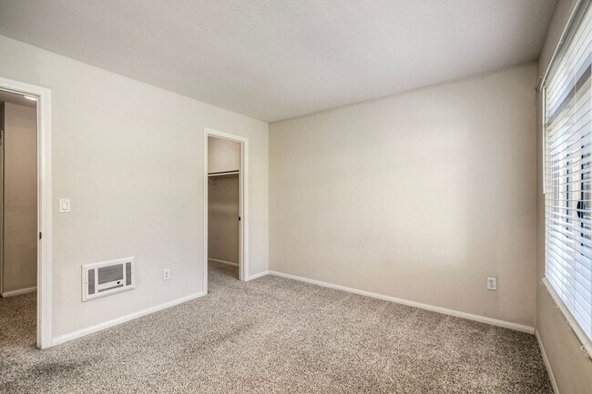 Building Photo - 432 Edgehill Ln