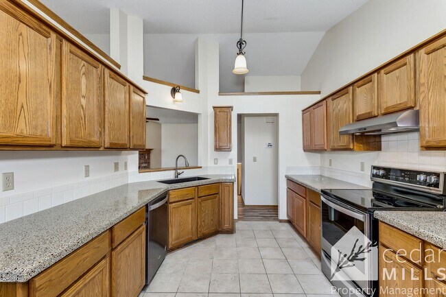 Building Photo - Wonderful Split Level Home in North Wichita