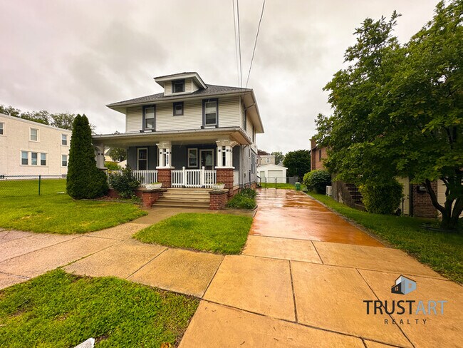 Building Photo - 4 Bedroom house in Foxchase area of North ...