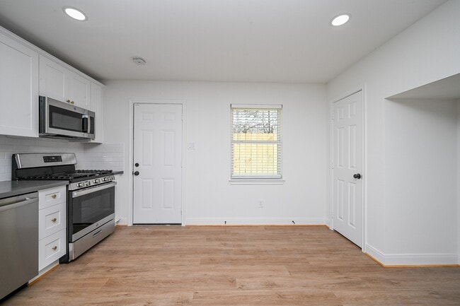 Building Photo - 4710 Hershe St