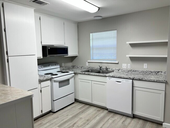 Building Photo - 340 Calhoun Ave