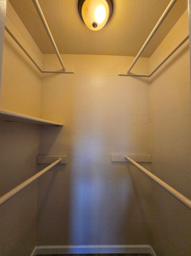 Building Photo - Cozy 2 Bedroom 2 Bath