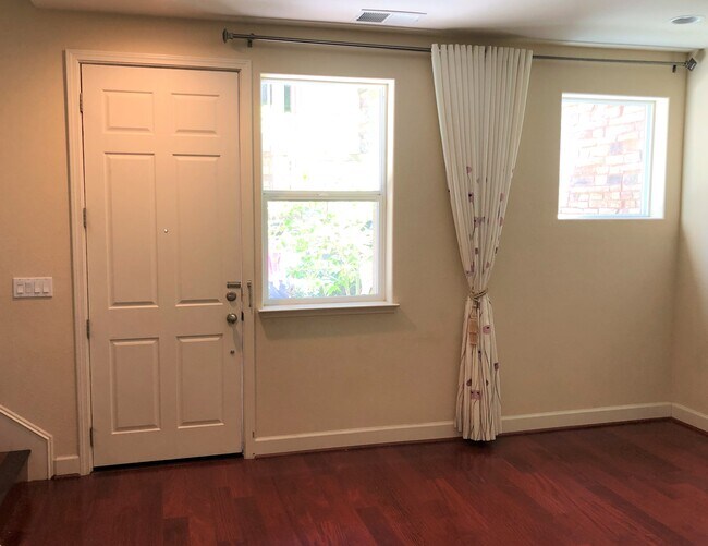 Building Photo - 1252 Water Lily Way