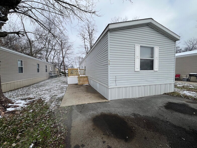 Primary Photo - 54 Locust St