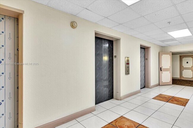 Building Photo - 2780 NE 183rd St