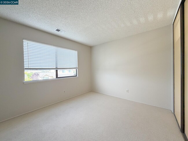 Building Photo - 118 Meadowlark Way