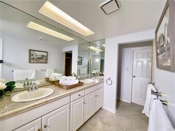 Building Photo - 606 S Loretta Dr