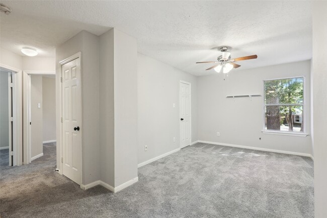 Building Photo - 10 Eastwood Pl