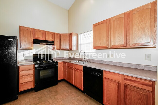 Building Photo - 3060 Hidden Pine Dr