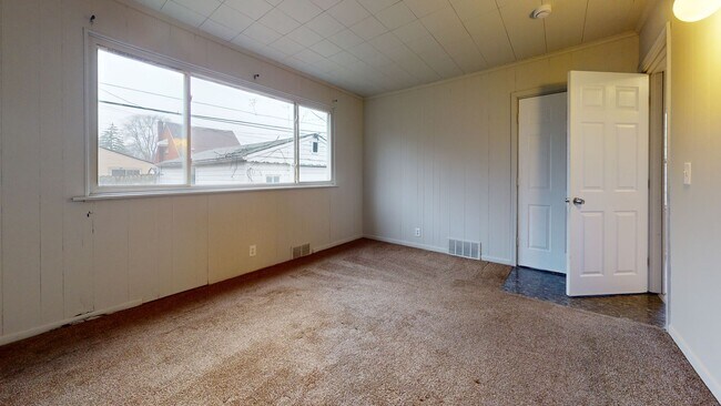 Building Photo - Bright 3-Bedroom, 1-Bath Unit for Lease in Warren