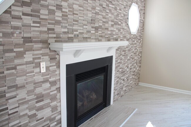 Building Photo - 107 Enchanted Way