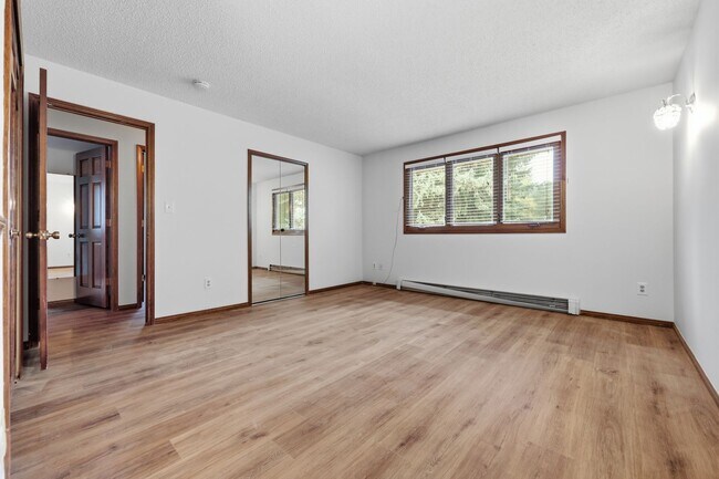 Building Photo - 7573 Lee Dr