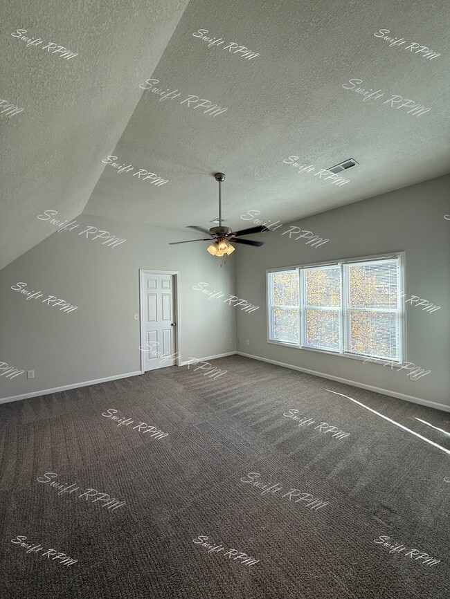 Building Photo - 15602 Maple St