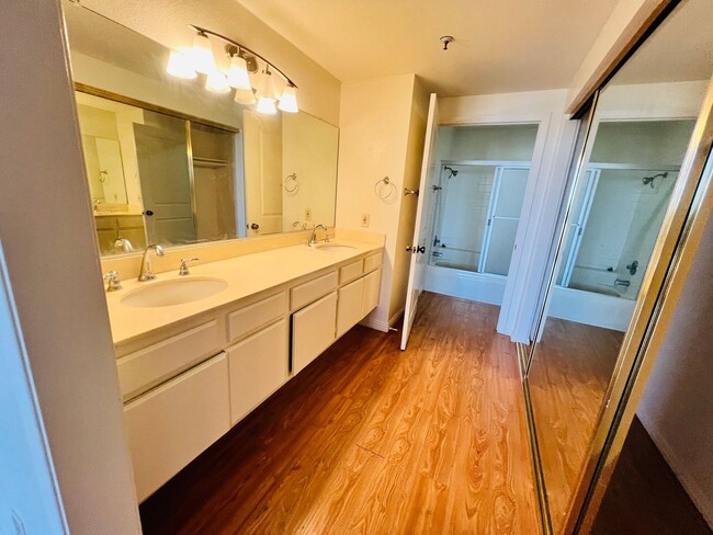 Building Photo - 2-bedroom, 2-bathroom condo located in a h...