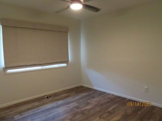 Building Photo - Heather ****$500 Off 1st Month Rent****