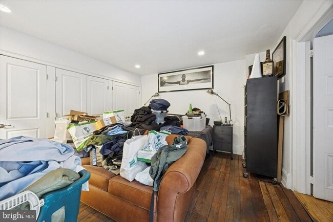 Building Photo - 916 Clinton St