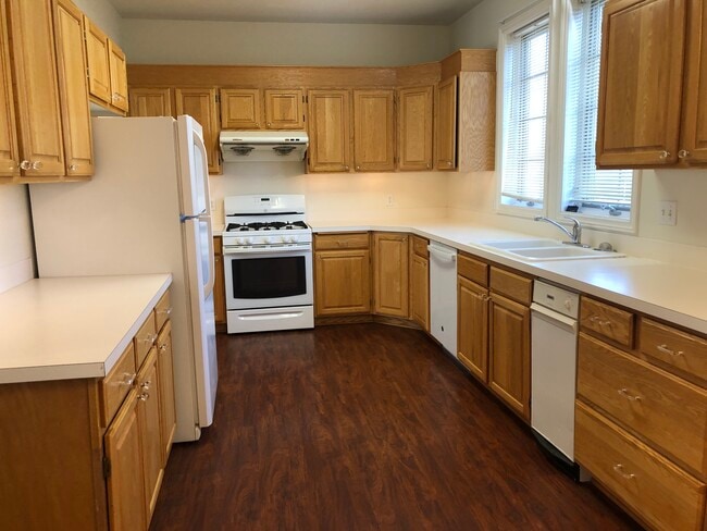 Building Photo - 265 NW Terre View Dr