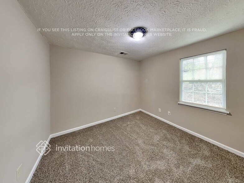 Building Photo - 7951 E Field Dr