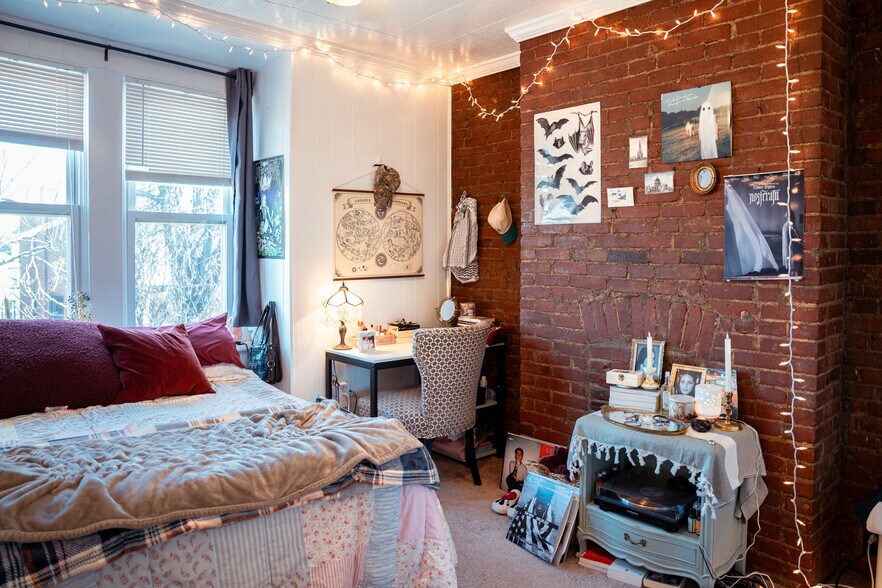 Building Photo - 627 S Negley Ave