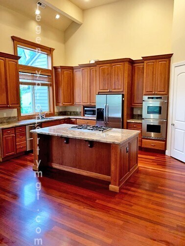 Building Photo - Entertainers dream! Spacious 4 bedroom hom...