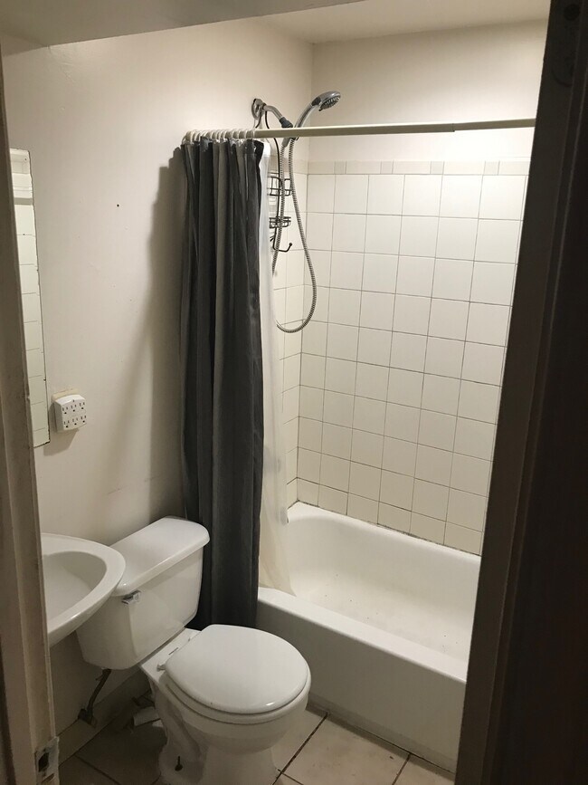 Bathroom (1) - 1909 11th St NW