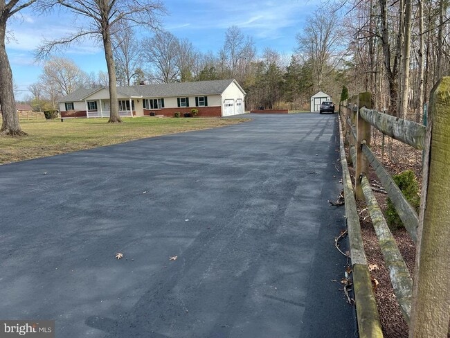 Building Photo - 46 Buck Dr