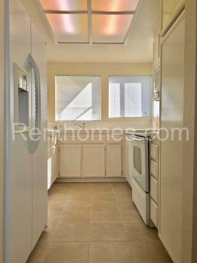 Building Photo - Rancho Bernardo, 12280 Corte Sabio #4105, ...