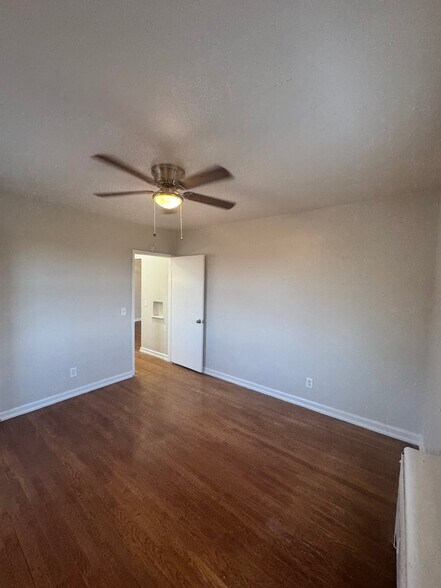 Building Photo - 1607 Asmann Ave