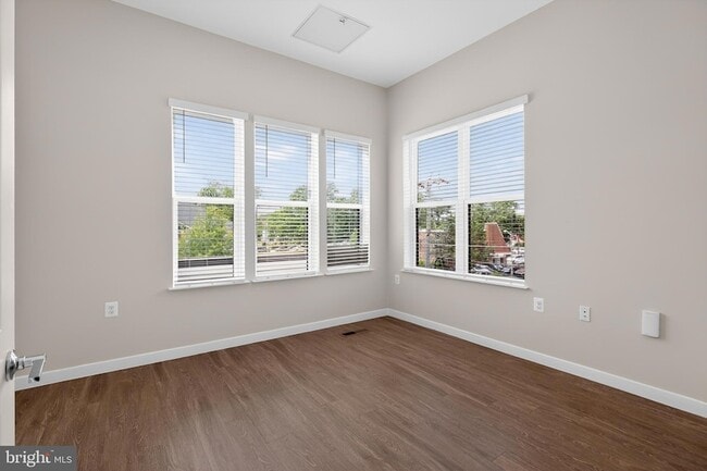 Building Photo - 5851 Columbia Pike