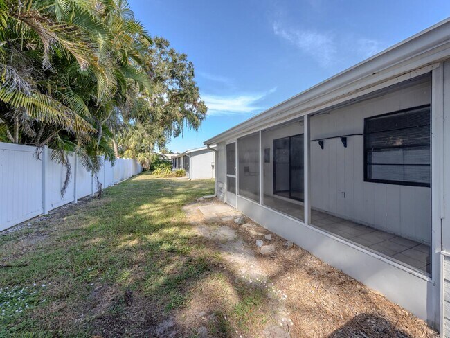 Building Photo - 668 Substation Rd