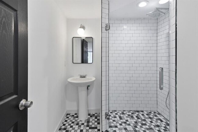 Building Photo - 632 Boulevard NE