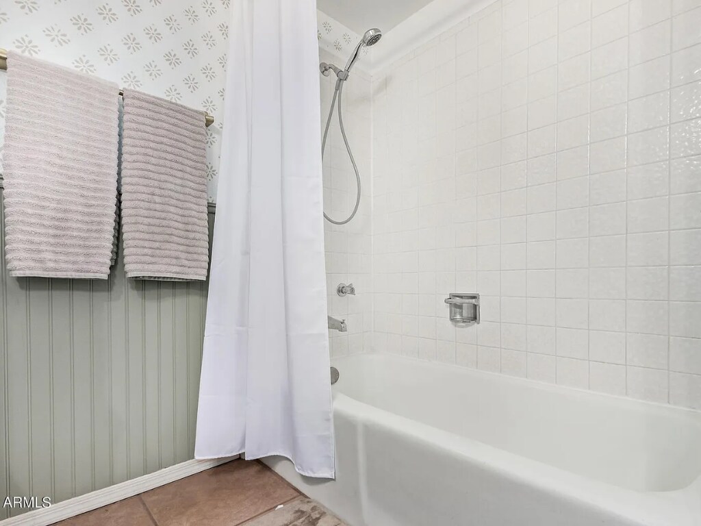 Guest Bathroom Mesa Arizona Rental - 222 W Ivyglen St