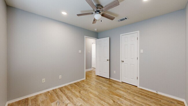Building Photo - Completely repainted 4 bedroom ALL TILE ho...