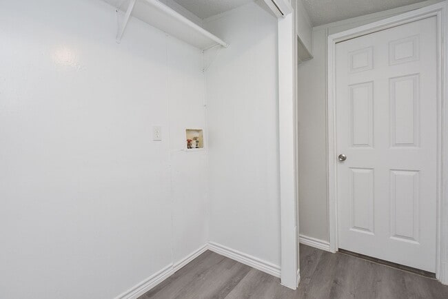 Building Photo - Be part of this cozy community at Roy Harris Loop