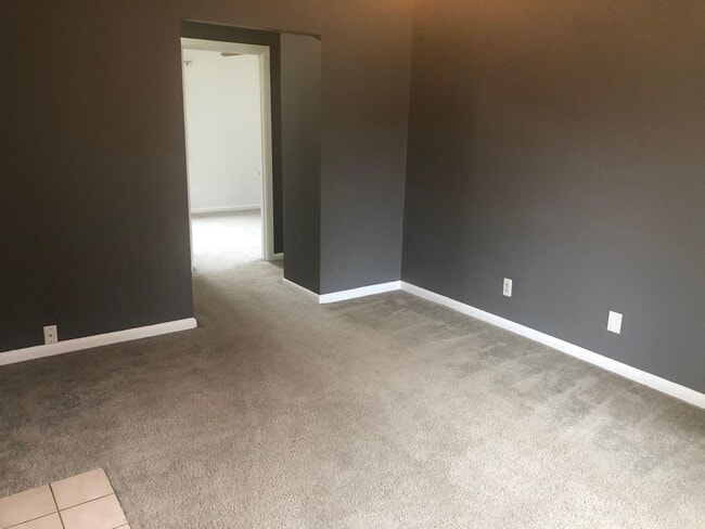 Building Photo - Lisa Johnson Duplex (LJ)