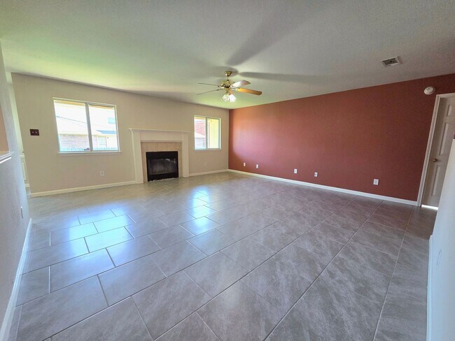 Building Photo - BEAUTIFUL AND SPACIOUS HOME