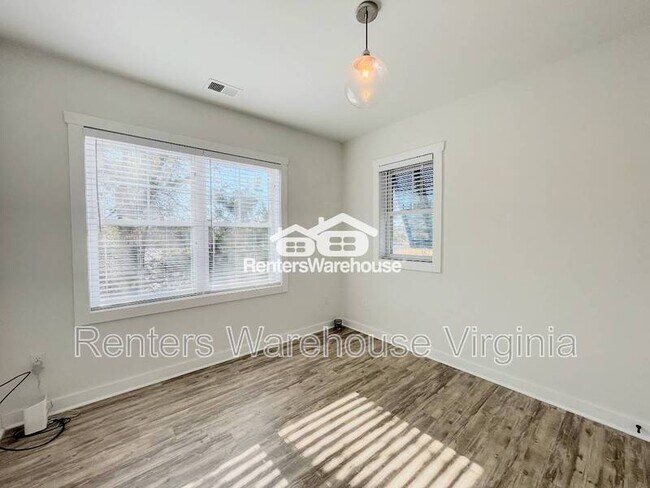 Building Photo - 7922 Shore Dr