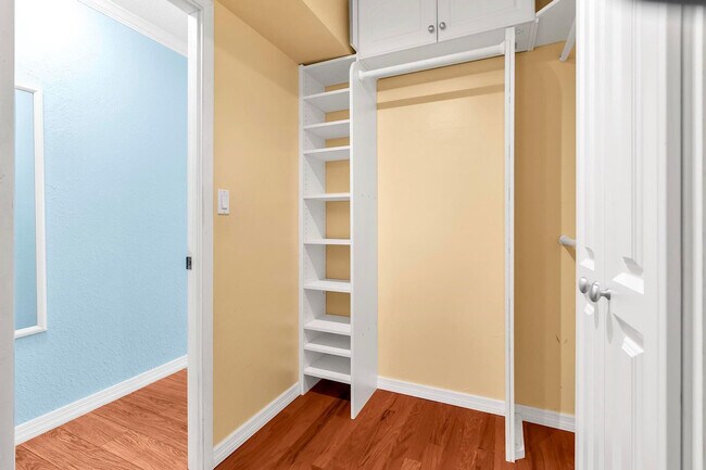 Building Photo - 1690 NE 191st St