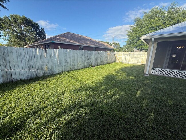 Building Photo - 3262 SW Cohutta St